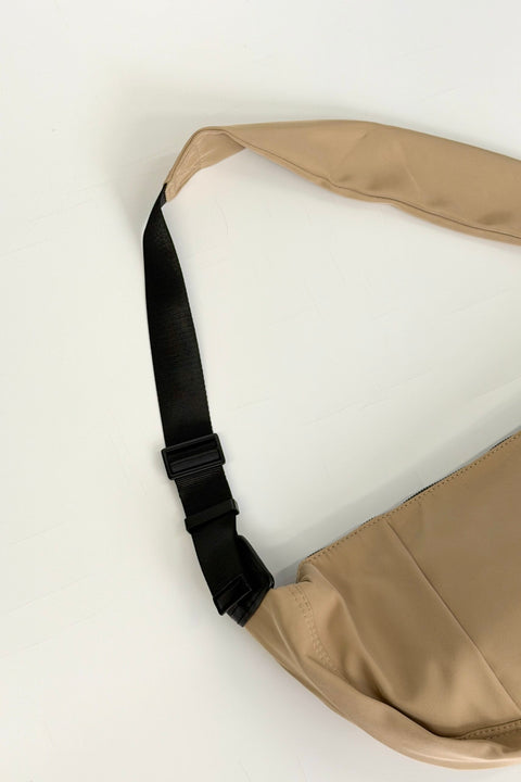 ナイロンバナナショルダーbag 画像