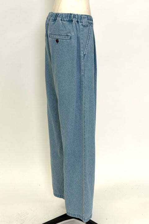 デニムタック入りパンツ